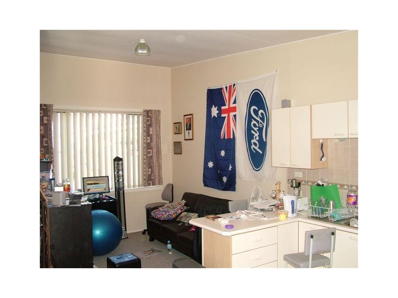 2/60a Henry Lawson Drive, Peakhurst NSW 2210