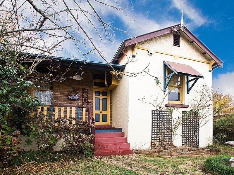 8 Mckell Avenue, Waterfall NSW 2233