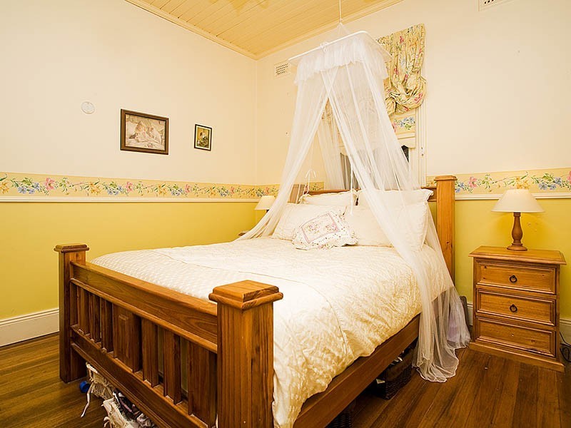 8 Mckell Avenue, Waterfall NSW 2233