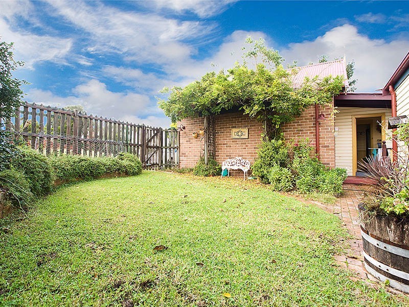 8 Mckell Avenue, Waterfall NSW 2233