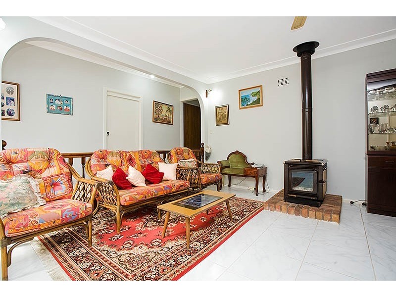 9 Hunter Street, Heathcote NSW 2233