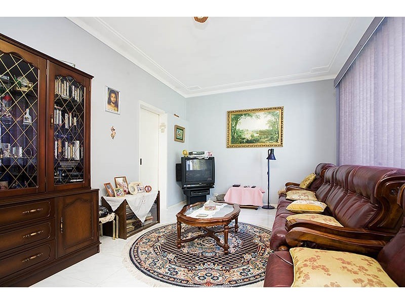 9 Hunter Street, Heathcote NSW 2233