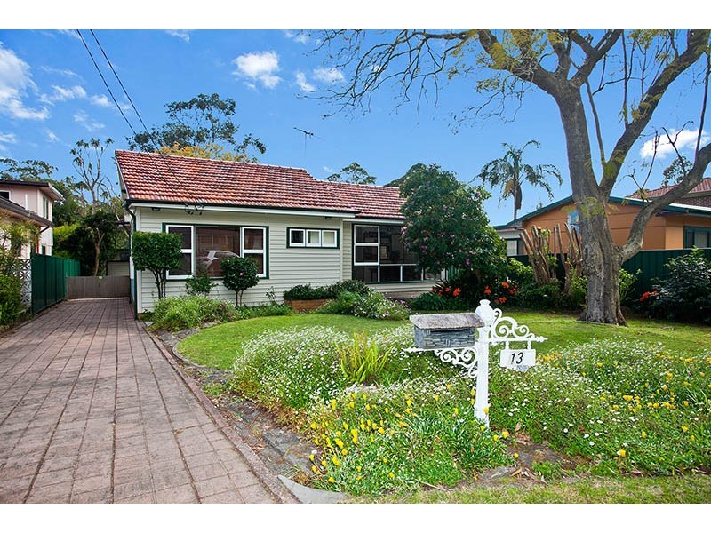 13 Amiens Avenue, Engadine NSW 2233
