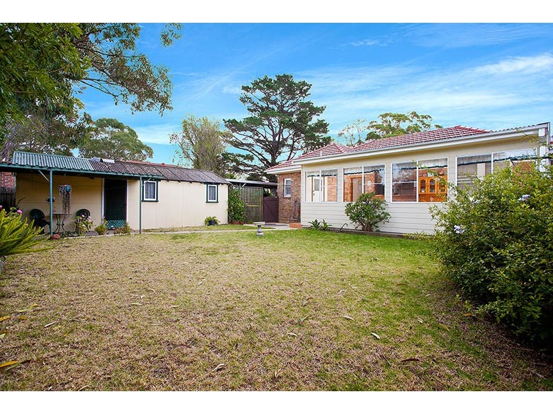 8 Buckle Avenue, Engadine NSW 2233
