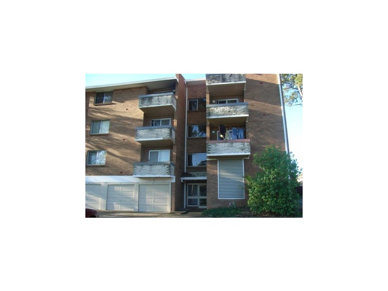 2/17 Santley Crescent, Kingswood NSW 2747