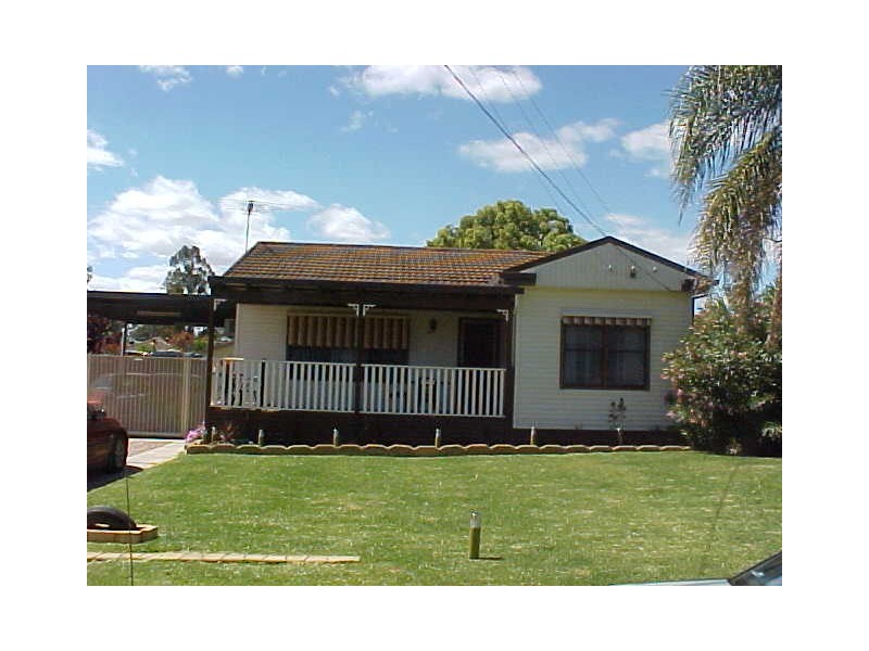 60 College Street, Cambridge Park NSW 2747