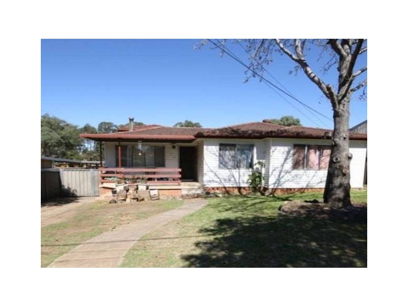 4 Balmoral Drive, Cambridge Park NSW 2747