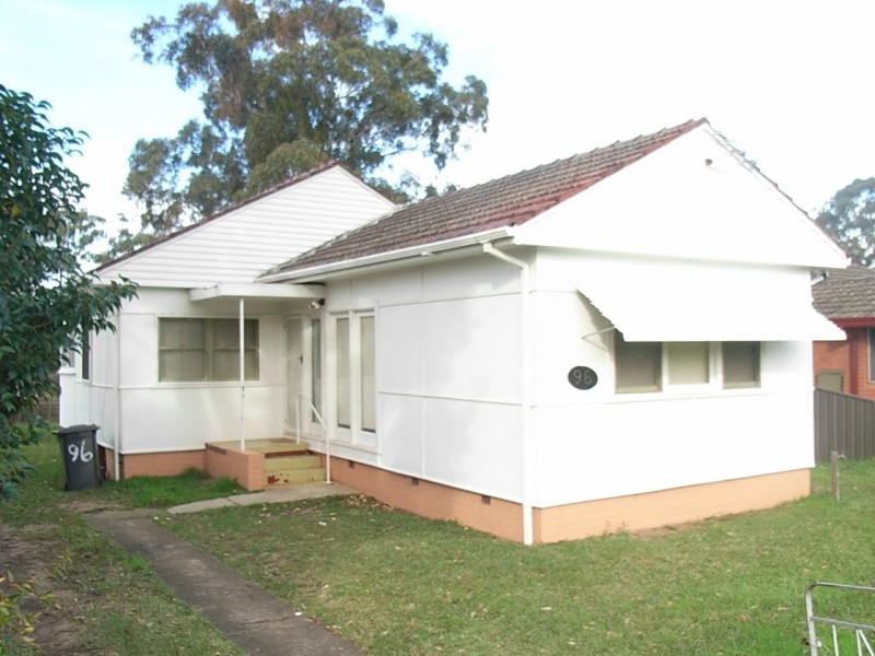 96 College Street, Cambridge Park NSW 2747