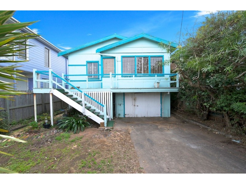 190 Hornibrook Esplanade Absolute Waterfront, Woody Point QLD 4019