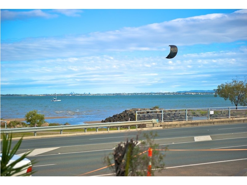 190 Hornibrook Esplanade Absolute Waterfront, Woody Point QLD 4019