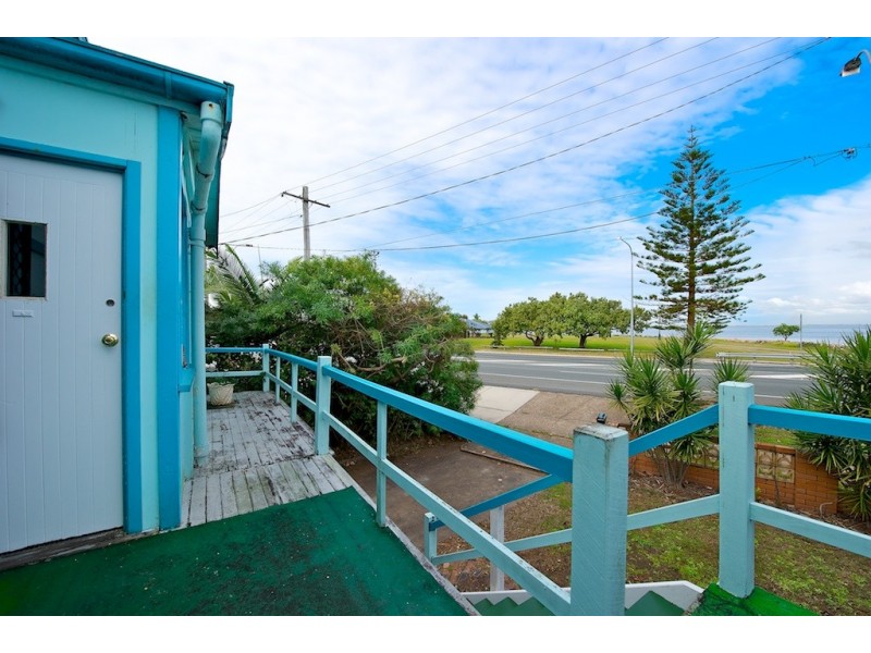 190 Hornibrook Esplanade Absolute Waterfront, Woody Point QLD 4019