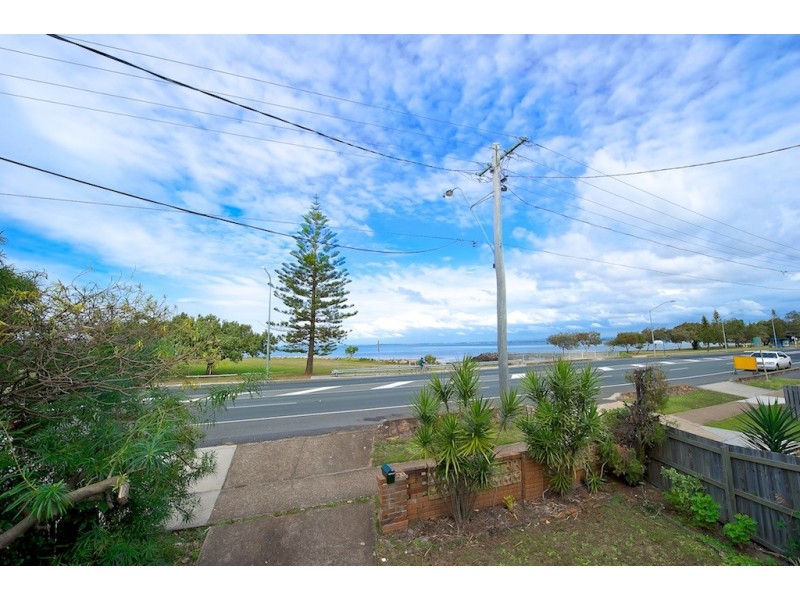 190 Hornibrook Esplanade Absolute Waterfront, Woody Point QLD 4019