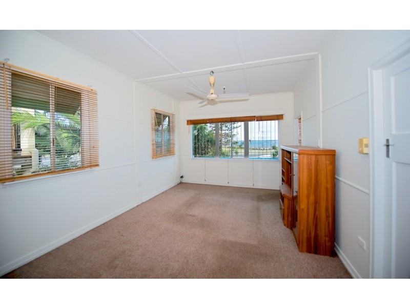 190 Hornibrook Esplanade Absolute Waterfront, Woody Point QLD 4019