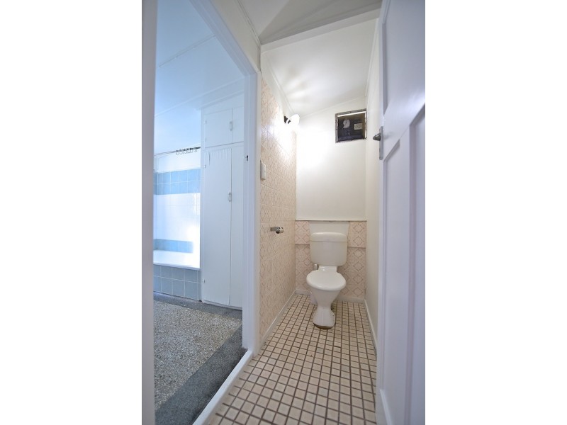 190 Hornibrook Esplanade Absolute Waterfront, Woody Point QLD 4019