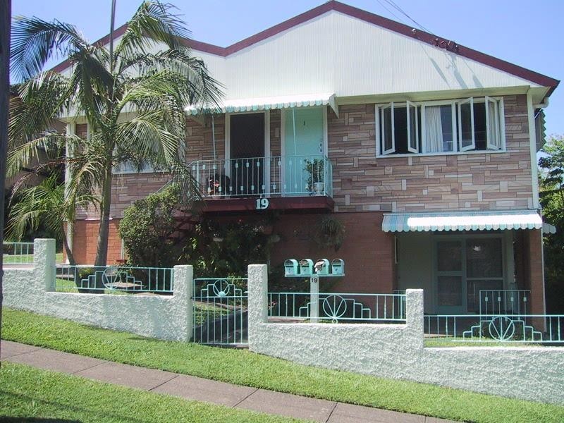 19 Newman Ave, Camp Hill QLD 4152