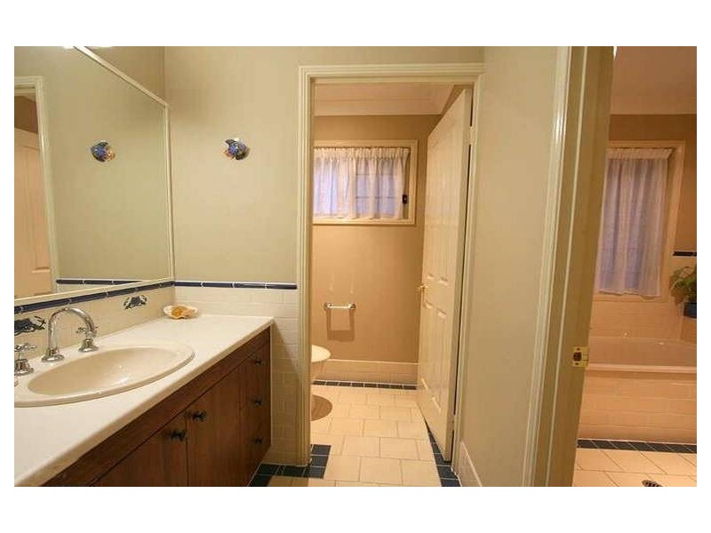 19 Laurina Cr, Mcdowall QLD 4053