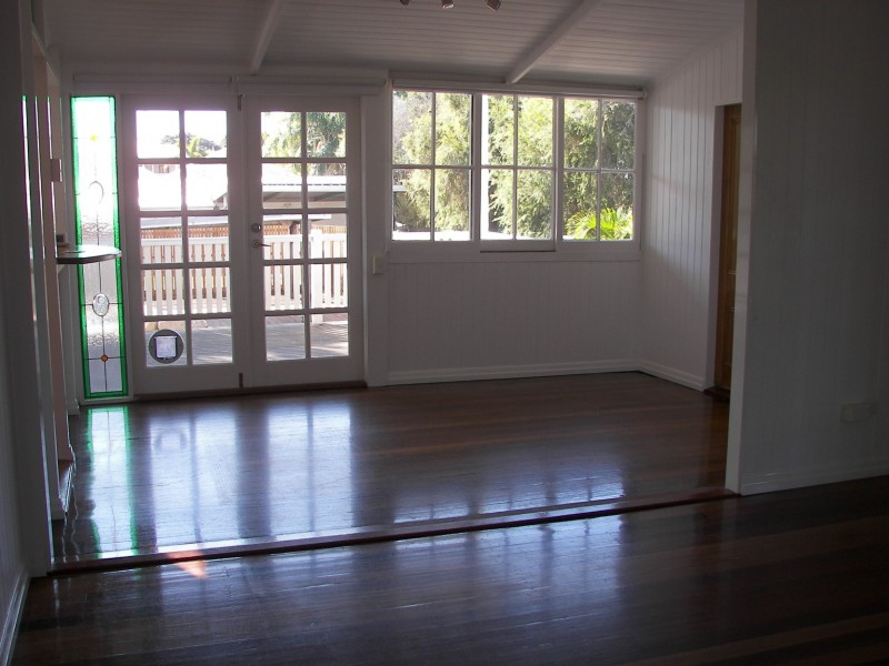 49 Glenora Street, Wynnum QLD 4178