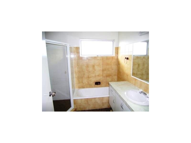 4/20 Benalla, Manly QLD 4179