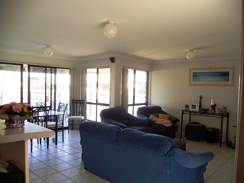 17 Virginia Place, Wynnum West QLD 4178
