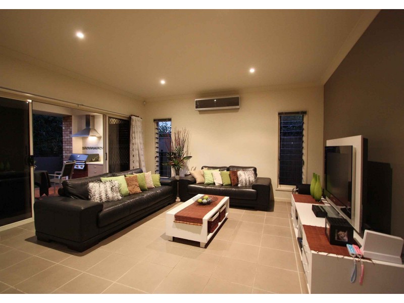 Warner QLD 4500