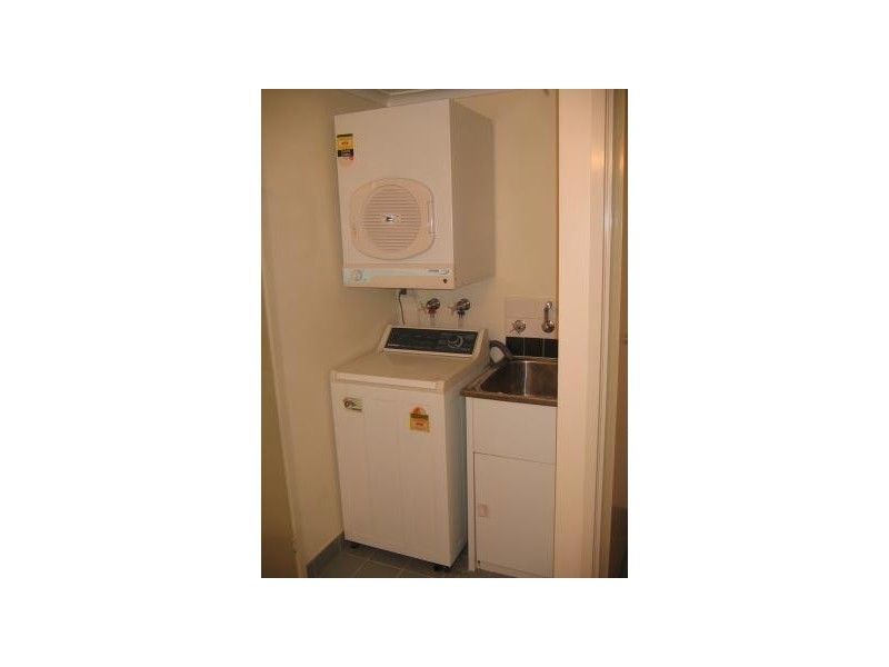 1/2 Moore Street, Southbank VIC 3006