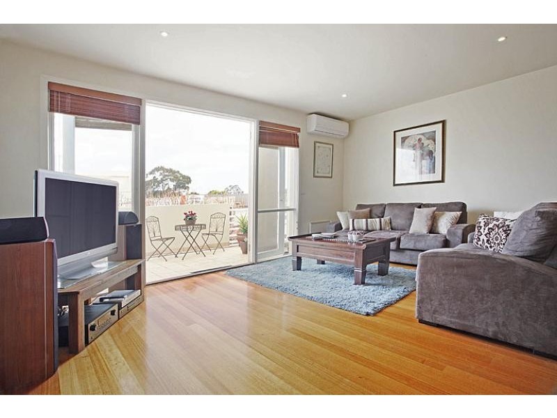 2/153 Martin Street, Elwood VIC 3184