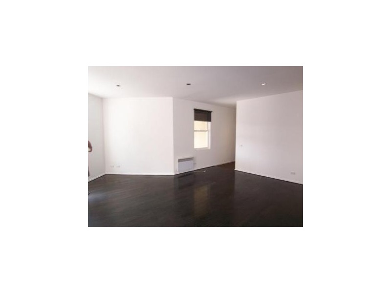 2/10 Carlisle Street, St Kilda VIC 3182