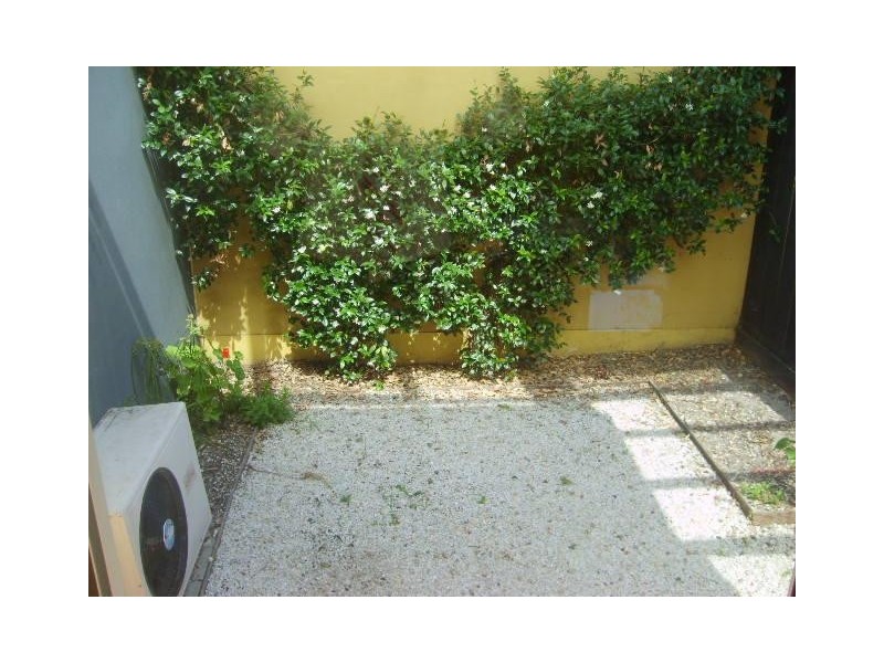 3/156 Carlisle, St Kilda VIC 3182