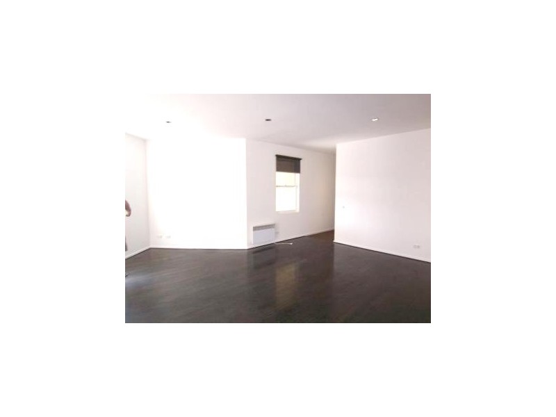 2/10 Carlisle Street, St Kilda VIC 3182