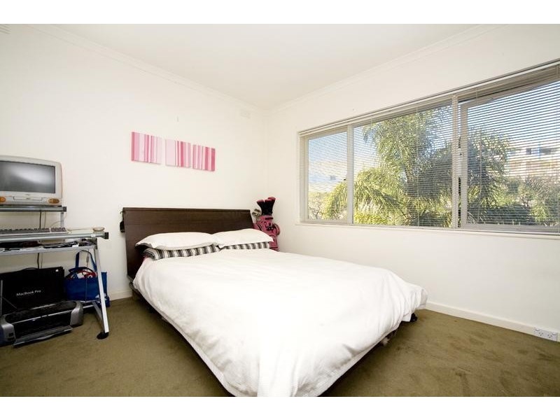 1/6 Ripon Grove, Elsternwick VIC 3185