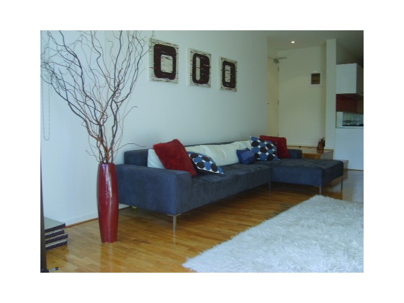 2/63 Ormond Esplanade, Elwood VIC 3184