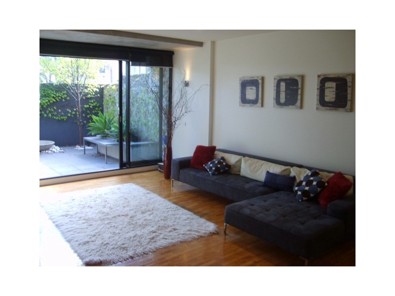 2/63 Ormond Esplanade, Elwood VIC 3184