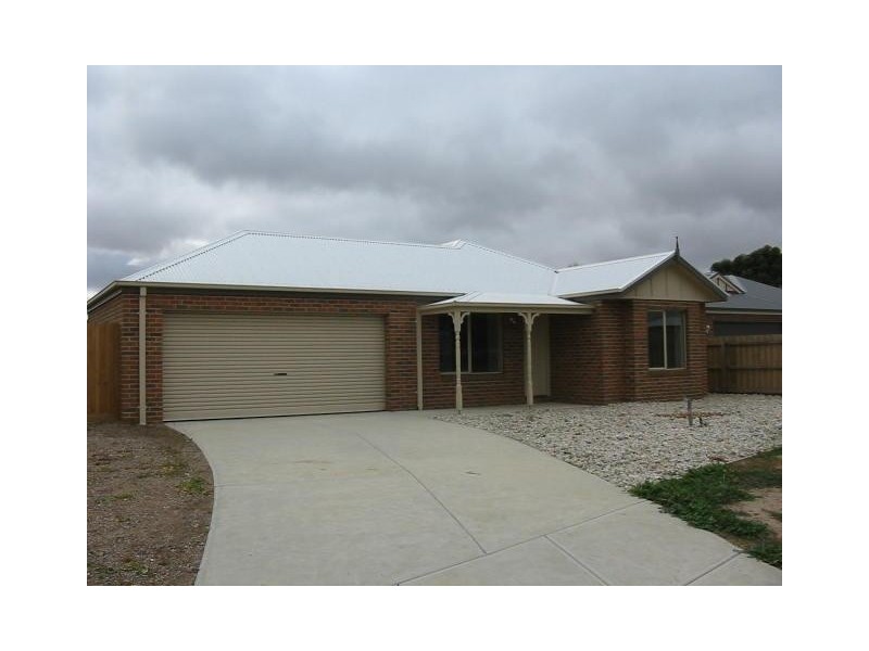 8 Heaths Drive, Winchelsea VIC 3241