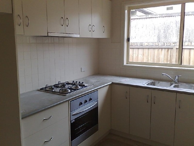 2/4 Francis Avenue, Newcomb VIC 3219