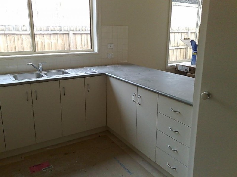 2/4 Francis Avenue, Newcomb VIC 3219