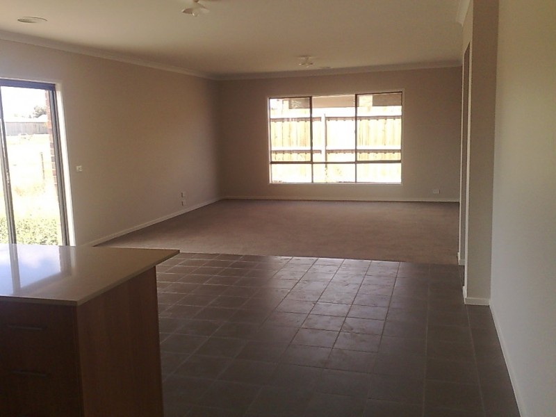 82 Grove Road, Grovedale VIC 3216