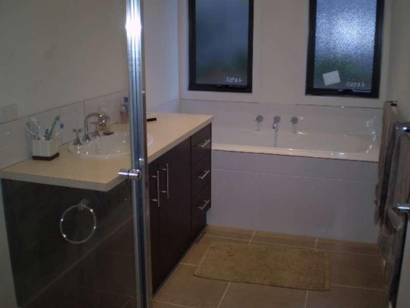 2/21 Lawson Cres, Rosebud VIC 3939