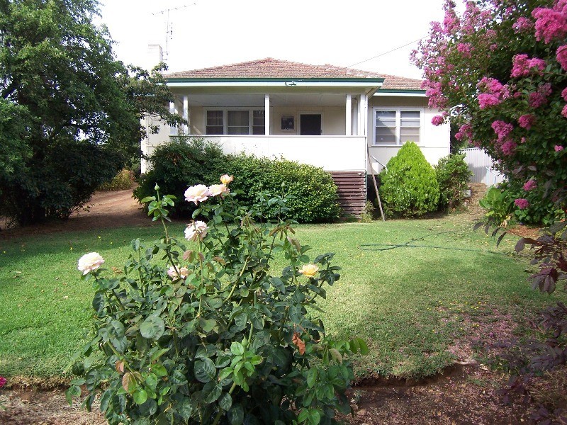 39 Railway Pde, Boyup Brook WA 6244