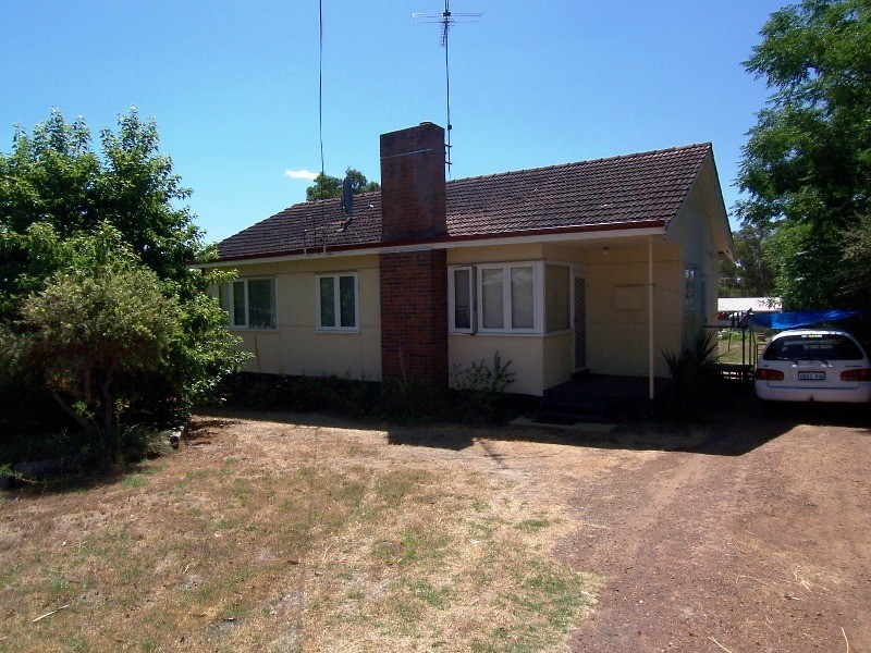 8 Cowley Street, Boyup Brook WA 6244