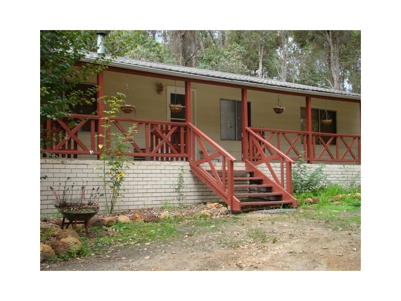 11 Jayes Rd, Hester WA 6255