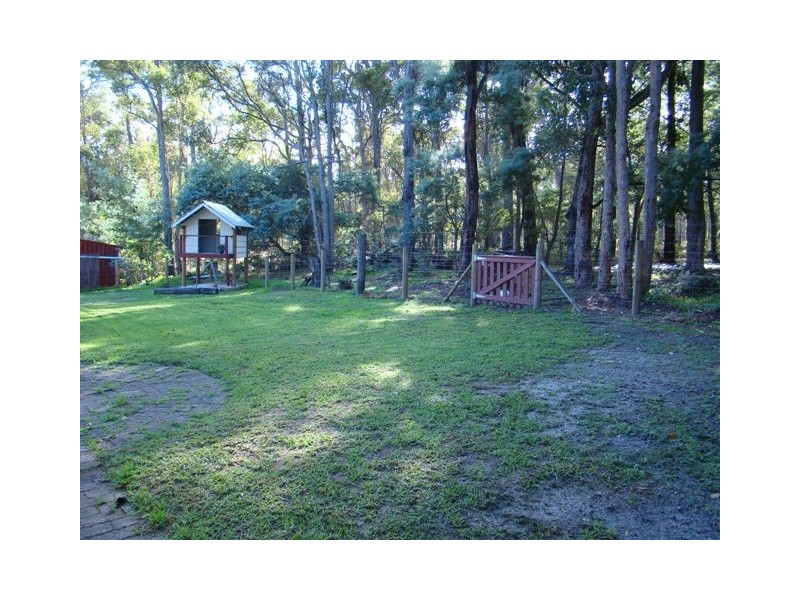 11 Jayes Rd, Hester WA 6255