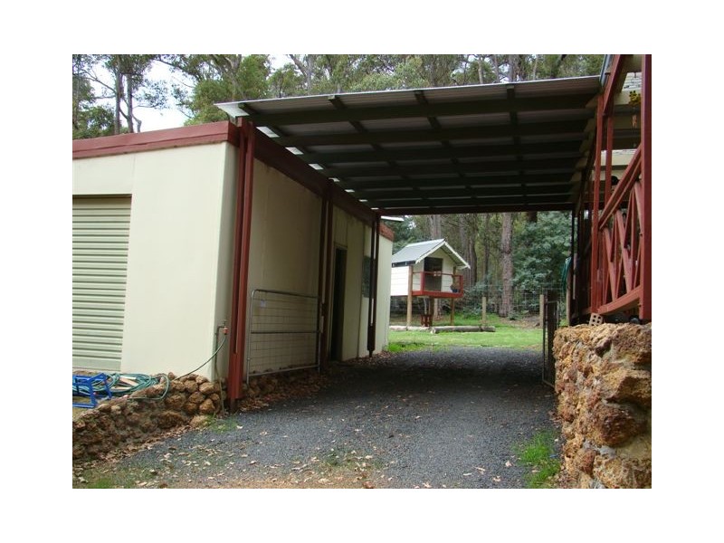 11 Jayes Rd, Hester WA 6255