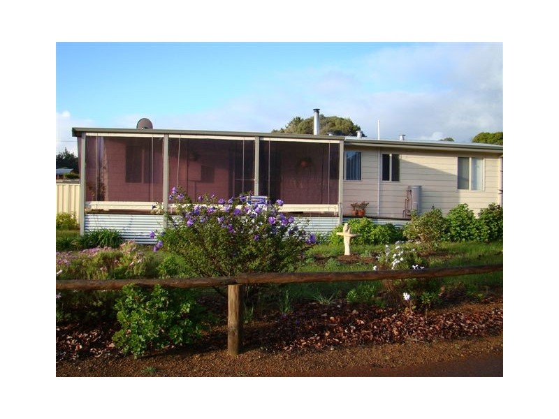 60 Blackwood Rd, Greenbushes WA 6254