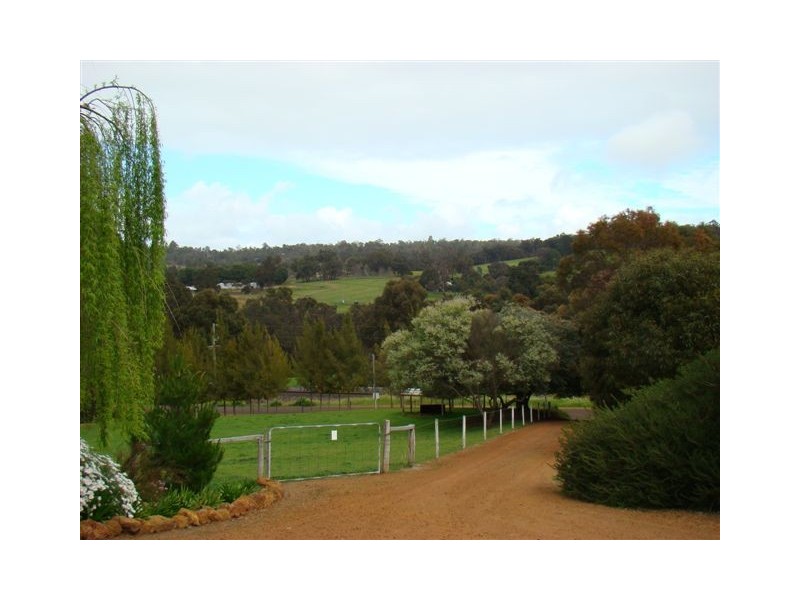 69 Railway Tce, Bridgetown WA 6255