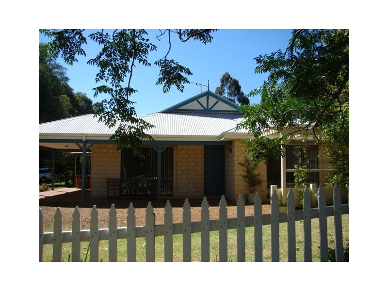 33 Roberts Street, Balingup WA 6253