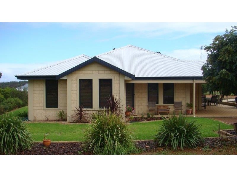 32 Balmoral Ave, Bridgetown WA 6255
