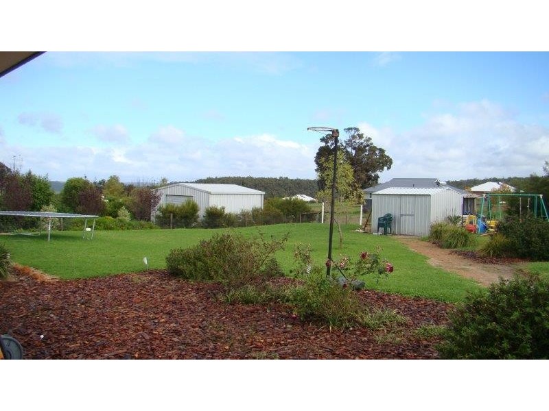 32 Balmoral Ave, Bridgetown WA 6255