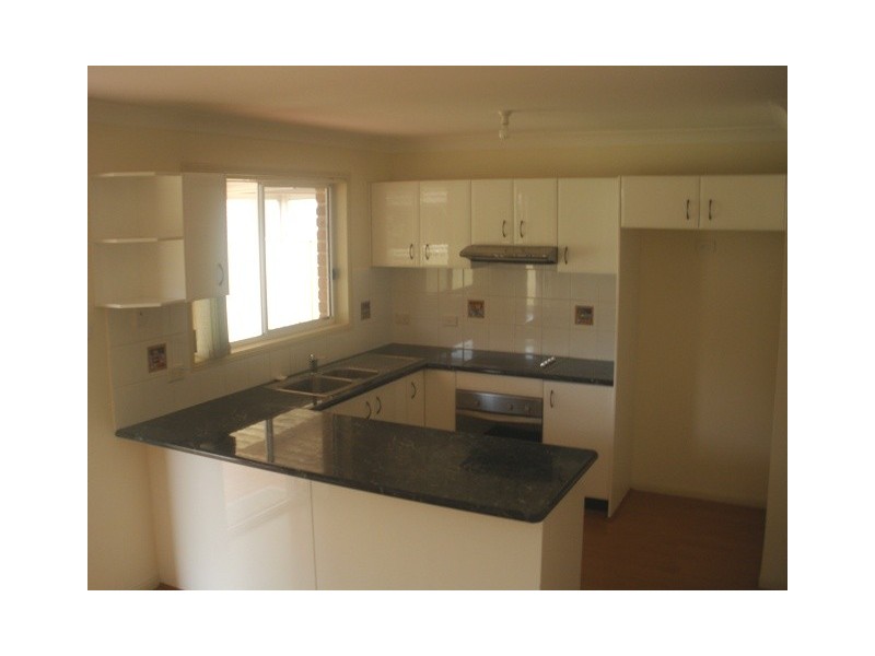 21B ST HELEN CLOSE, West Hoxton NSW 2171