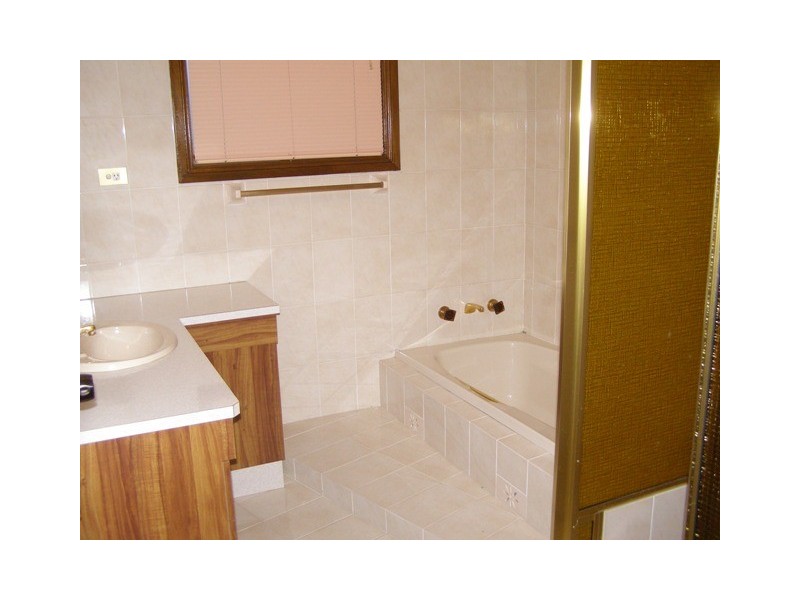 Edensor Park NSW 2176