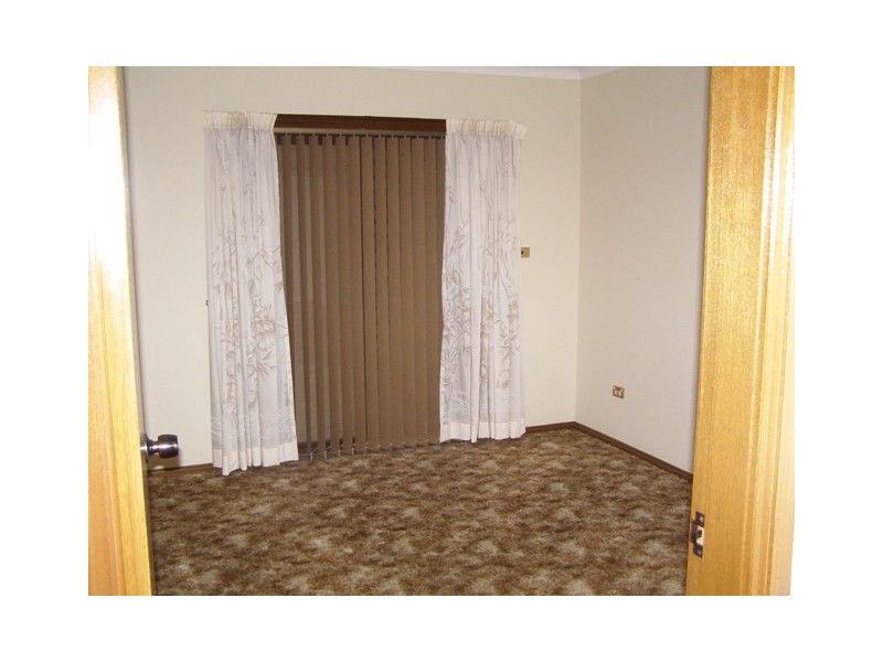 Edensor Park NSW 2176